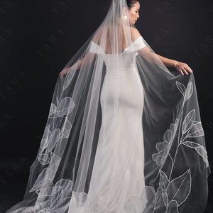 LILLY / Chapel Length Organza Veil with Flowers